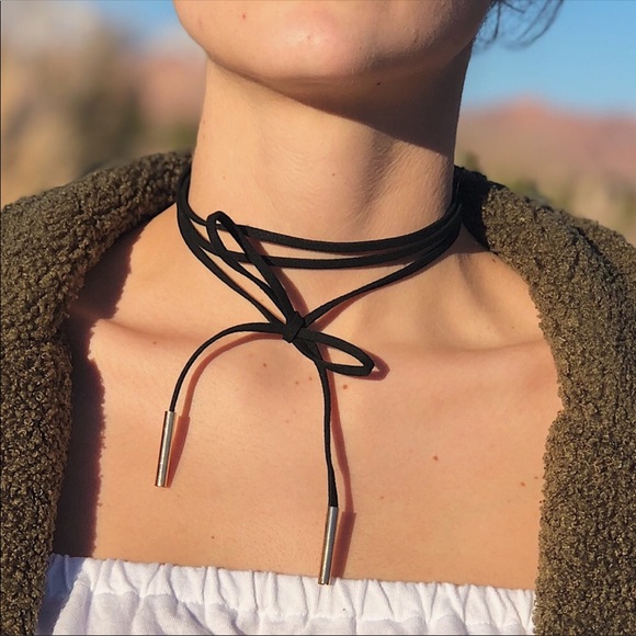 RESTOCKED Black + Gold Wrap Around Choker - Picture 4 of 5